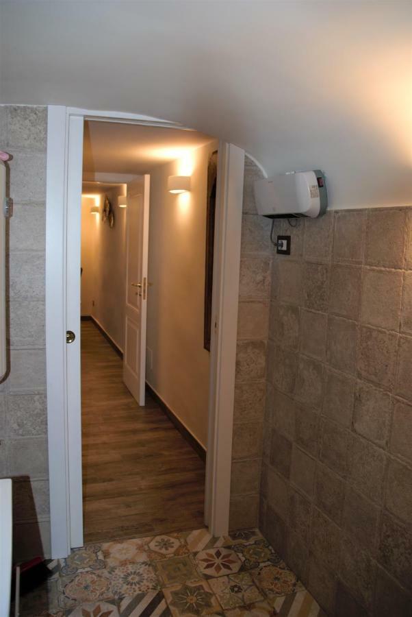 Casa Di Gio - Duomo Apartment Наполи Екстериор снимка