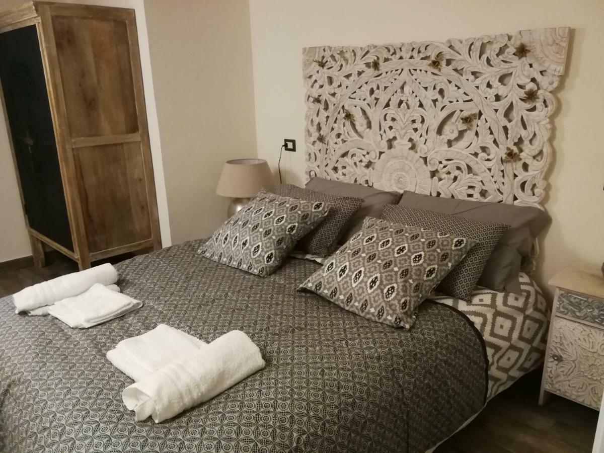 Casa Di Gio - Duomo Apartment Наполи Екстериор снимка